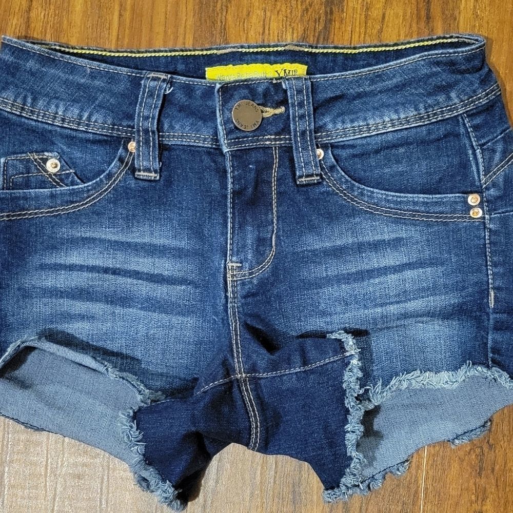 𝅺YMI size 0, 12.5in at waist, 7in rise, 2.5in inseam, EUC